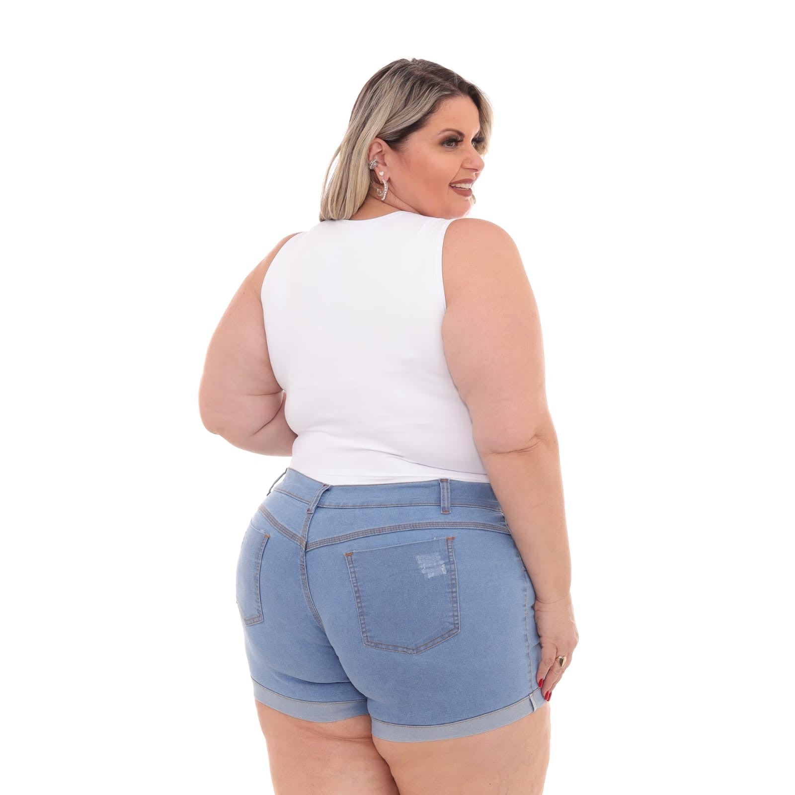 Shorts Jeans Feminino Plus Size Azul Claro Com Puído Barra Dobrada