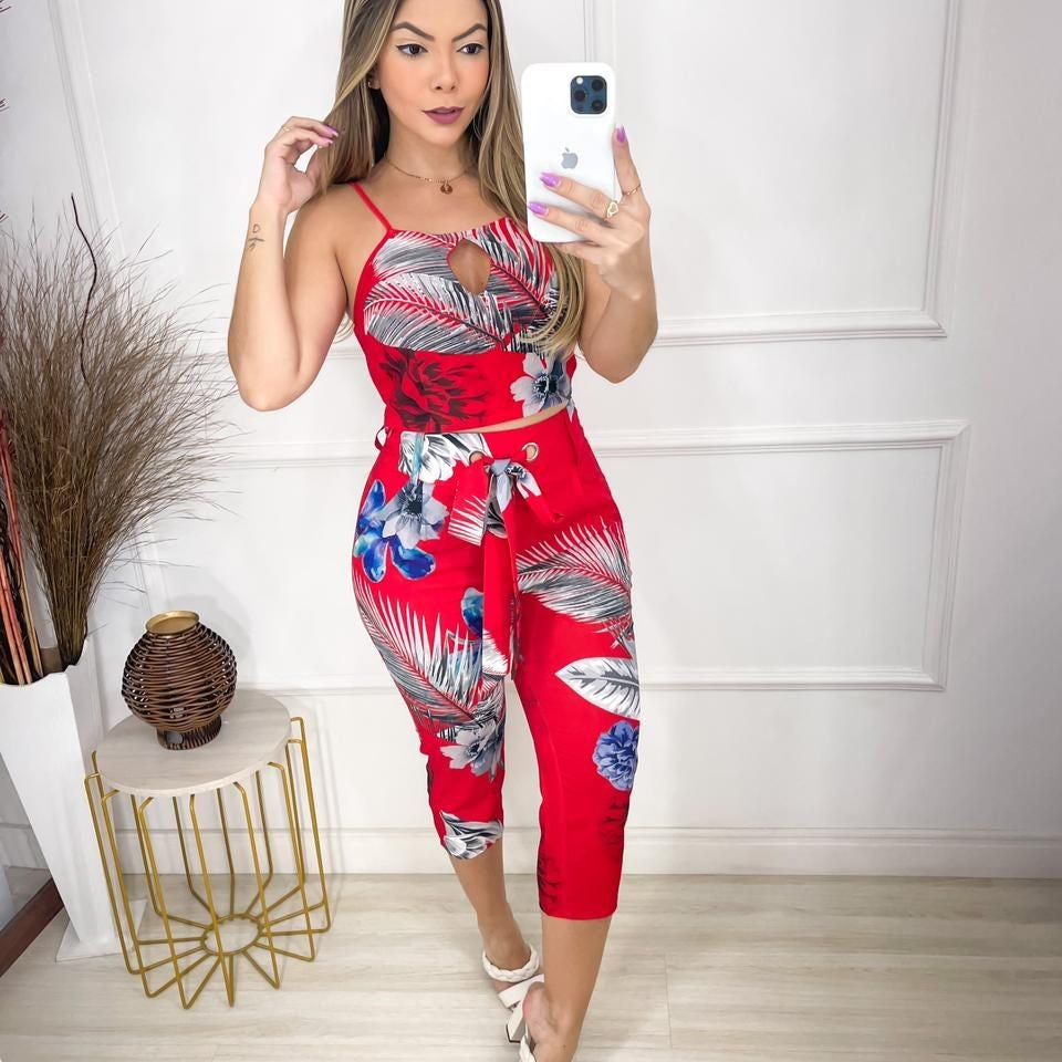 Roupas Femininas/Conjunto / cropped e calça / estampa / folhagens / floral / cre