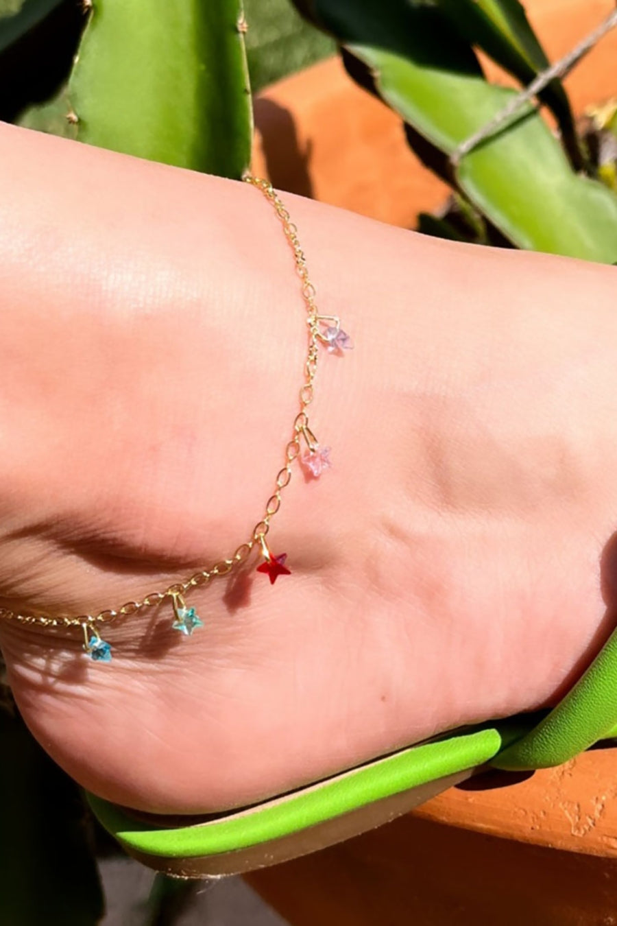 Tornozeleira de Estrelas de Zircônias Banhado em Ouro 18k