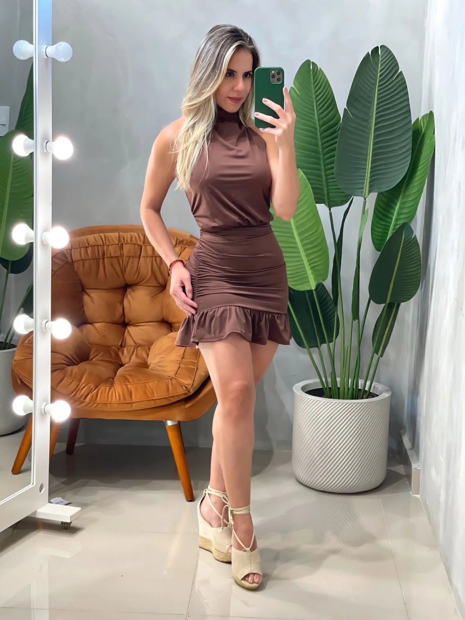 Vestido Curto em Suplex Frente Única com Plissado e Amarração