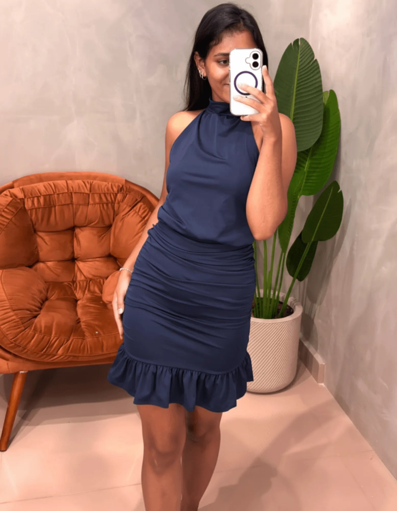 Vestido Curto em Suplex Frente Única com Plissado e Amarração