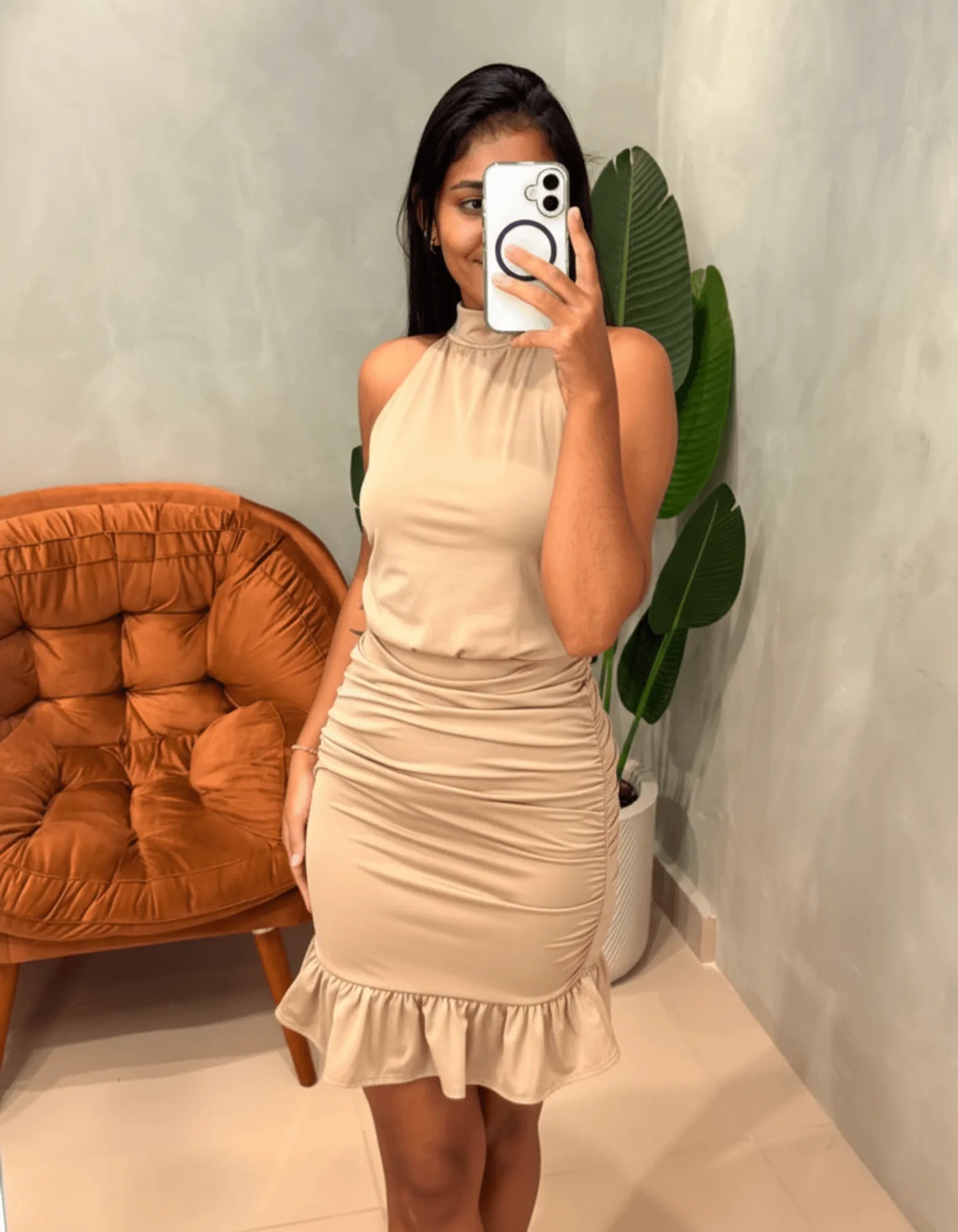 Vestido Curto em Suplex Frente Única com Plissado e Amarração