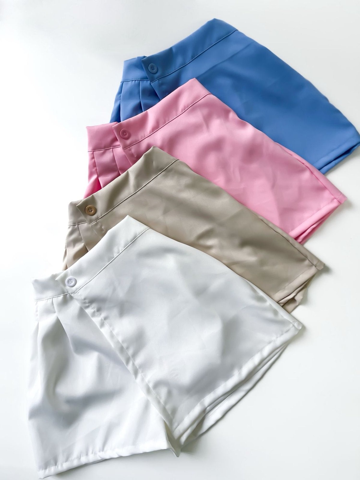 Shorts Saia em Alfaiataria Colegial Transpassado
