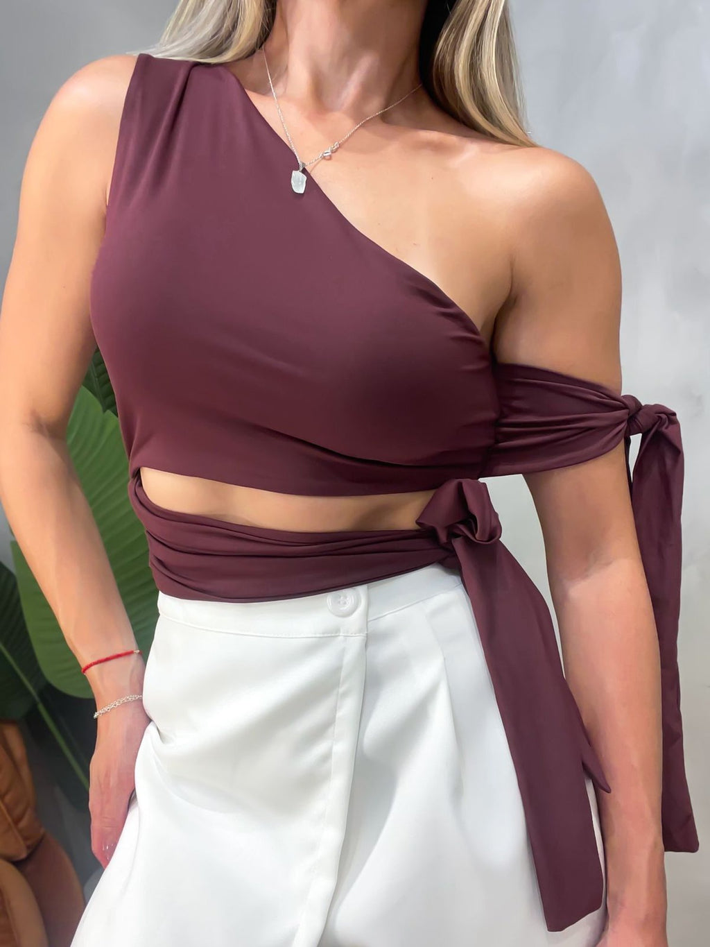 Cropped em Poliamida Ombro Único com Amarração