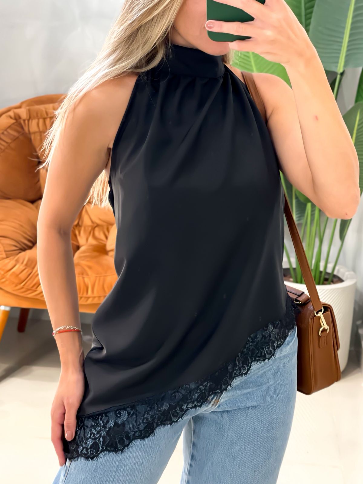 Bata em Crepinho Assimétrica Frente Única com Renda e Amarração Rose