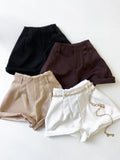 Shorts em Alfaiataria Modelo Zara Yasmin
