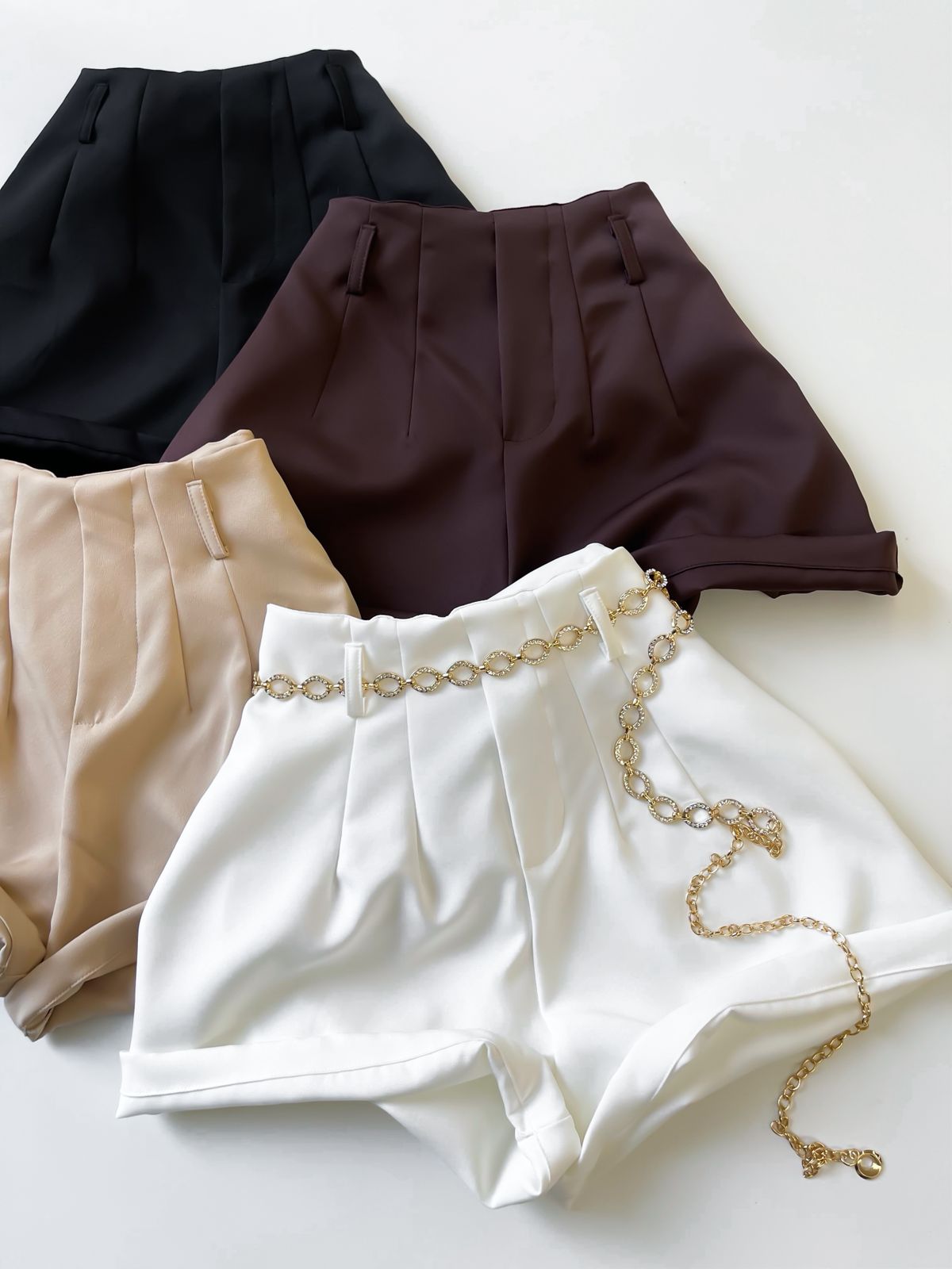 Shorts em Alfaiataria Modelo Zara Yasmin