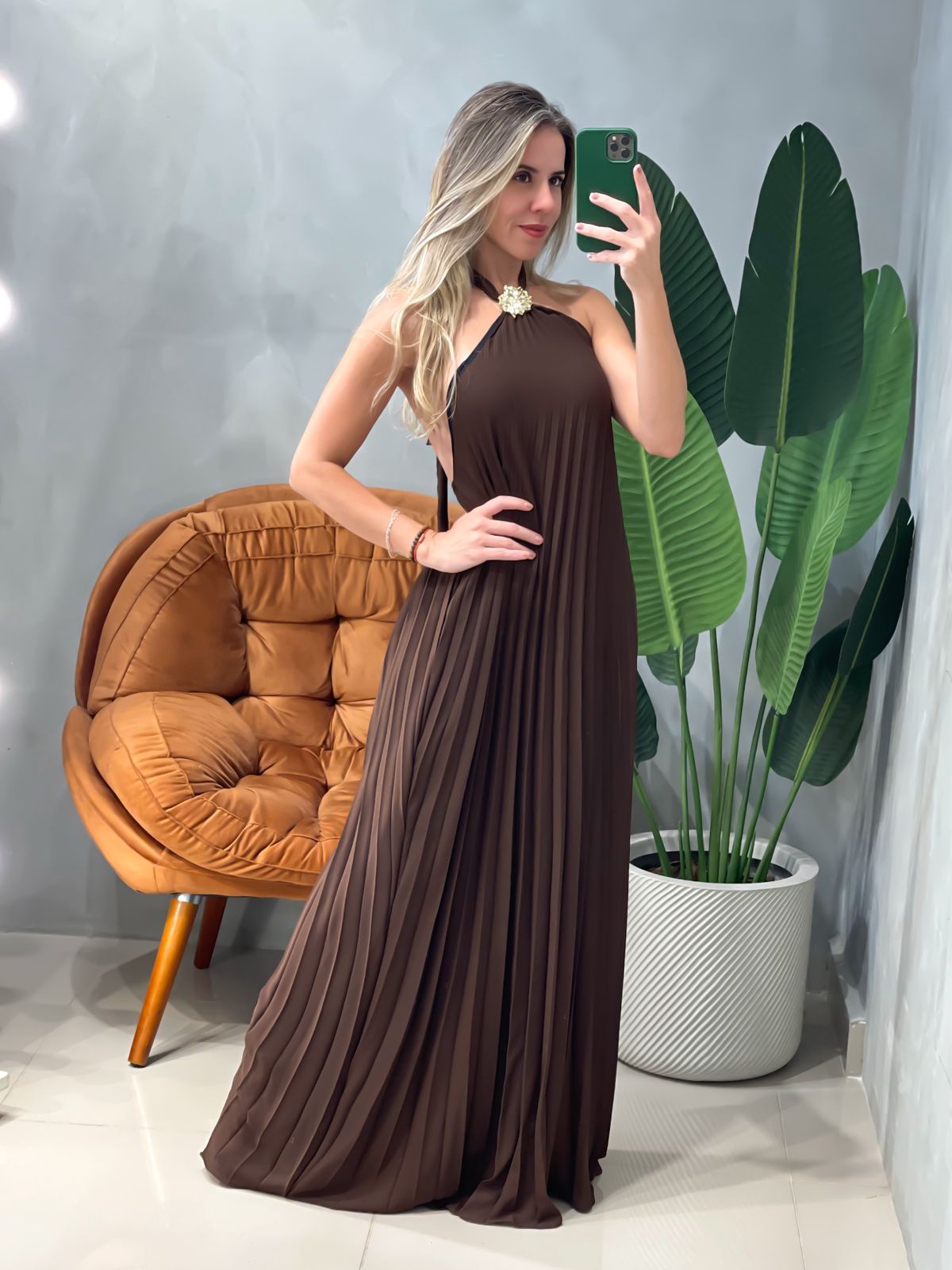 Vestido Longo em Crepe Frente Única Plissado com Fivela Alice