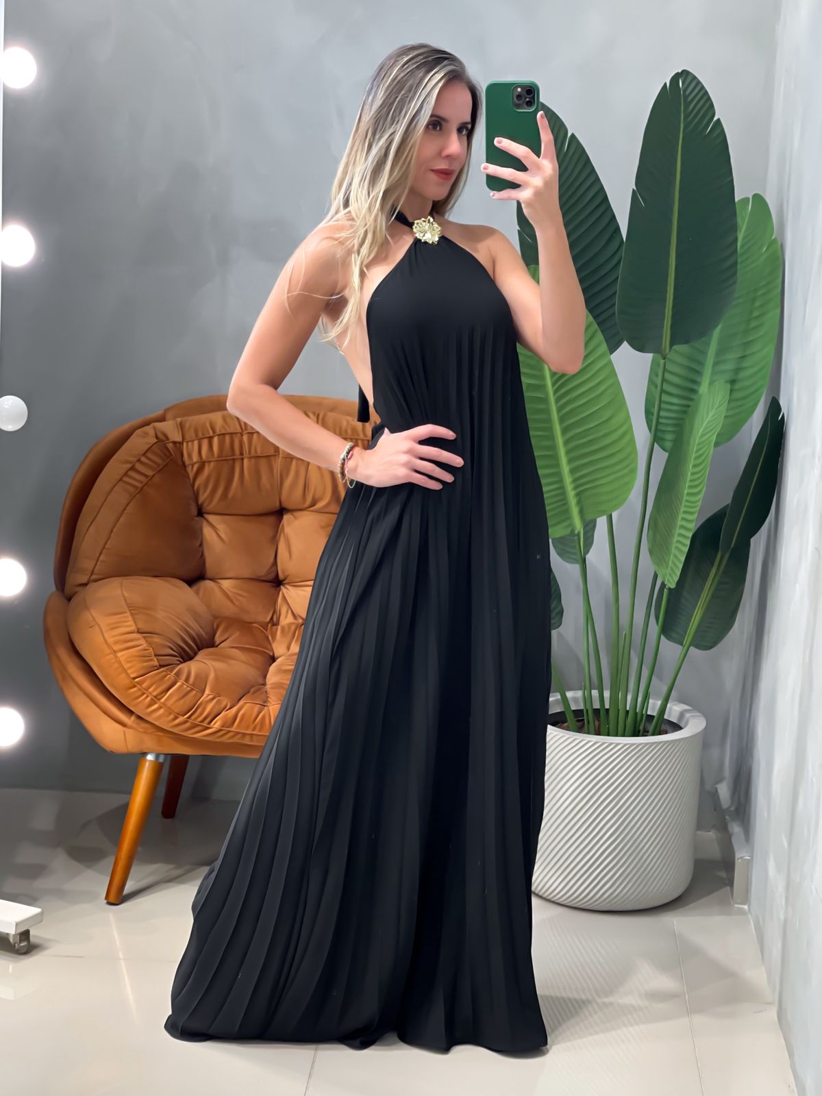 Vestido Longo em Crepe Frente Única Plissado com Fivela Alice