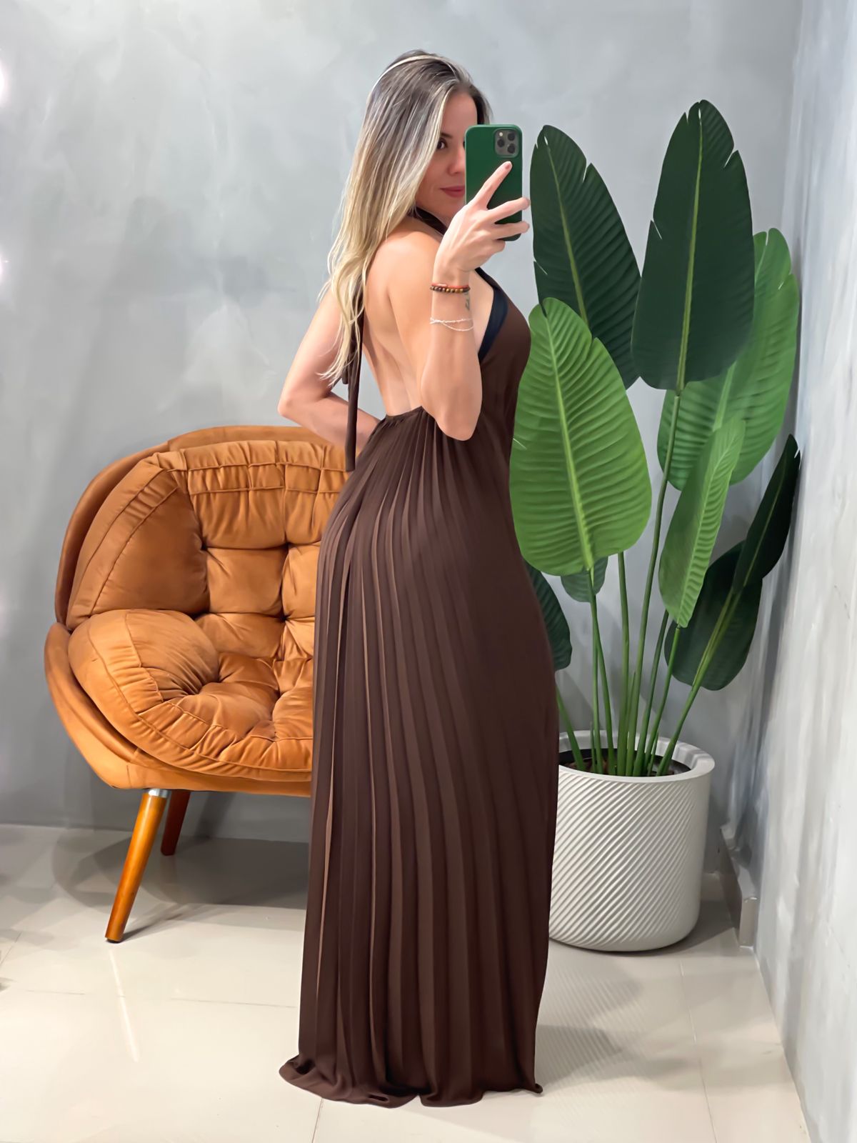 Vestido Longo em Crepe Frente Única Plissado com Fivela Alice