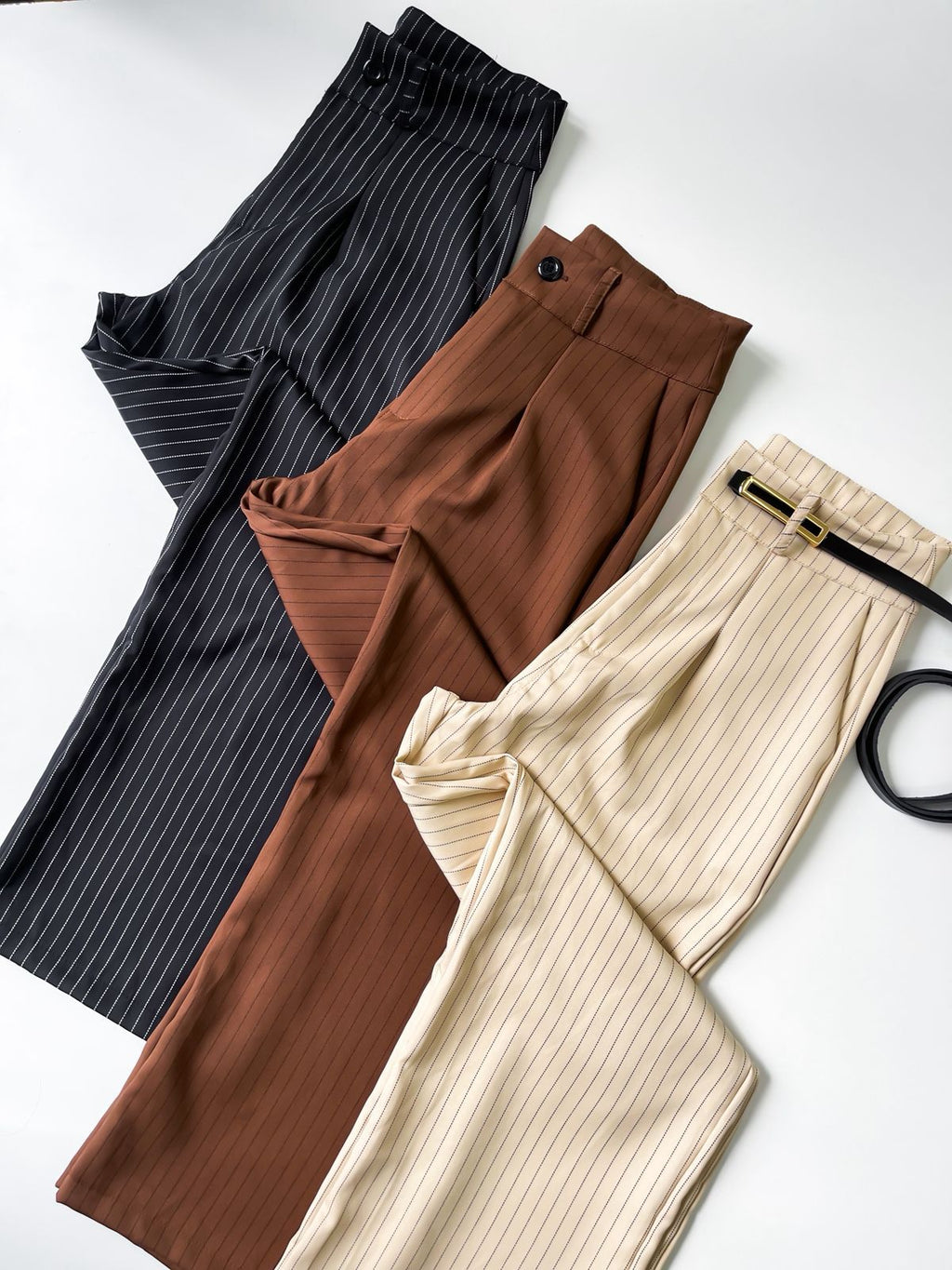 Calça em Alfaiataria Pantalona Risca de Giz Samara