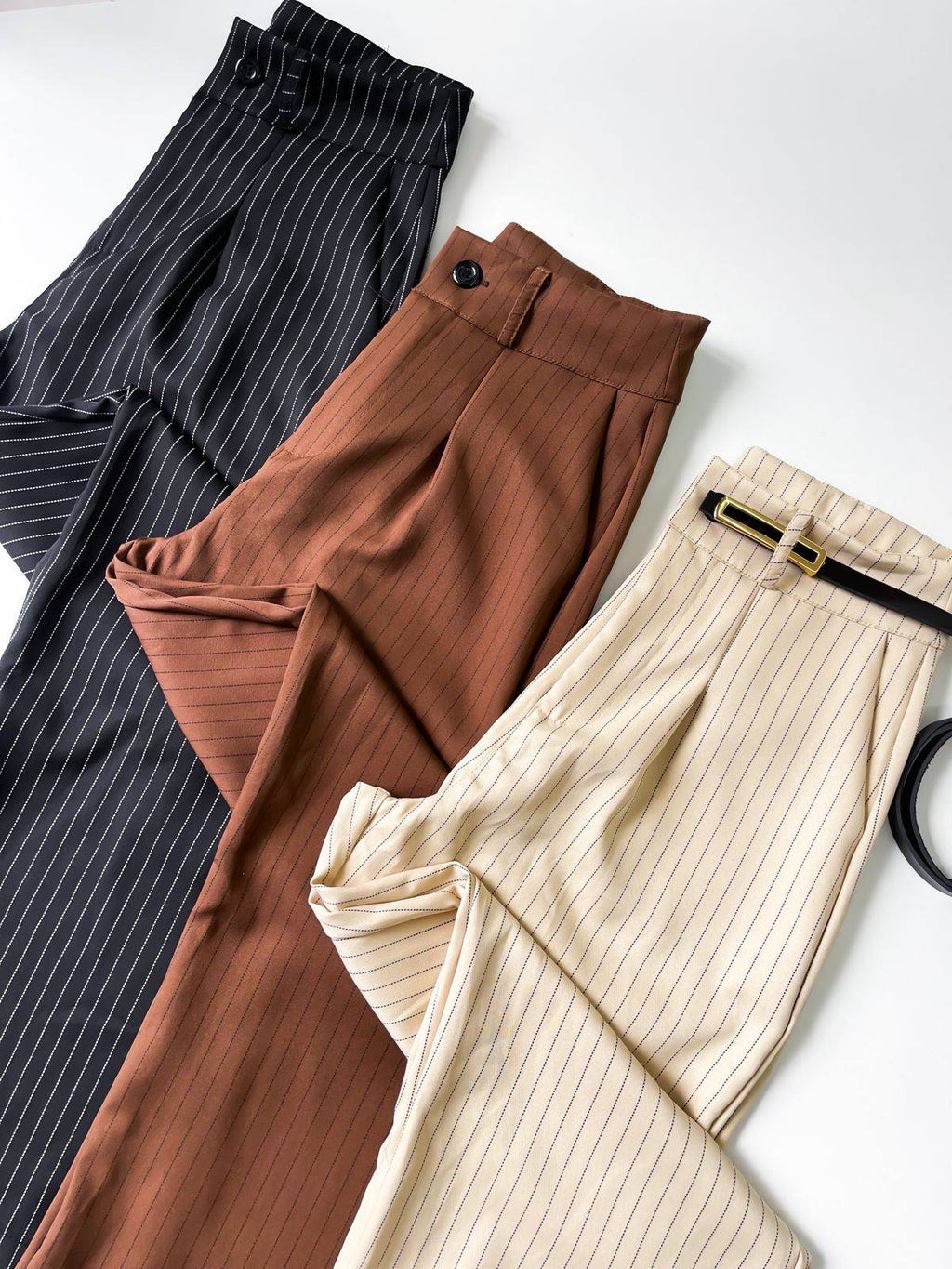 Calça em Alfaiataria Pantalona Risca de Giz Samara